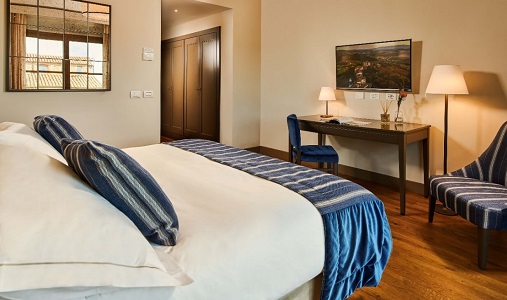 Classic-Travel-com-hotel-Il-castelfalfi-deluxe_bedroom_