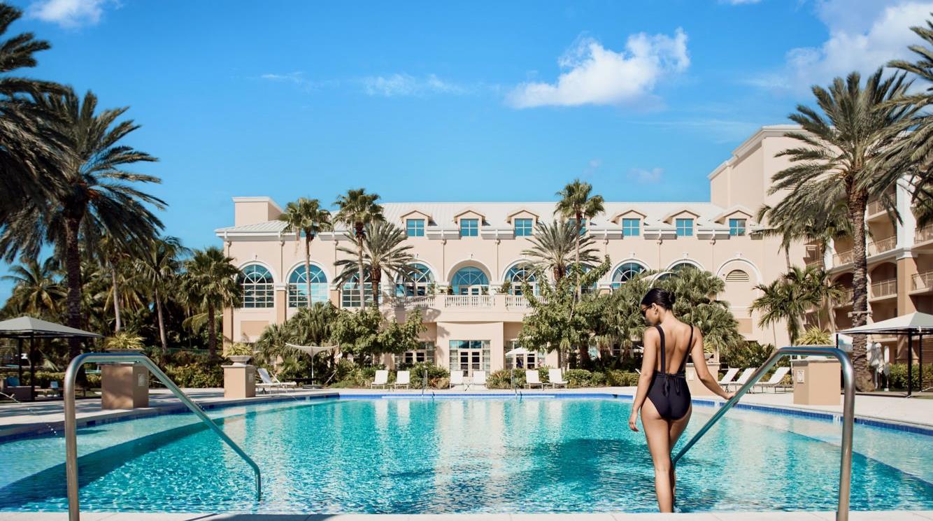 Immerse Yourself in The Pristine Beauty of Grand Cayman