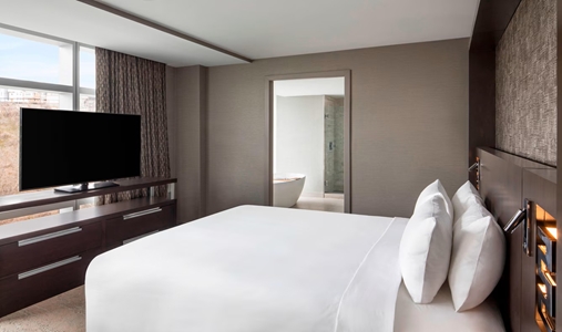 Envue Autograph Collection - Manhattan Skyline Suite - Book on ClassicTravel.com
