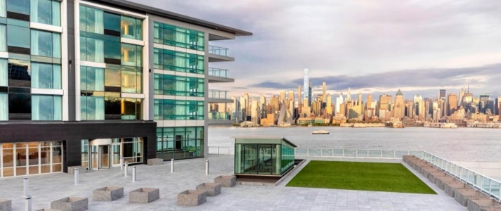 Envue Autograph Collection - NYC Skyline - Book on ClassicTravel.com