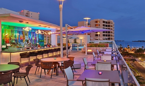 Art Ovation Hotel Autograph Collection - Rooftop Pool Bar - Book on ClassicTravel.com