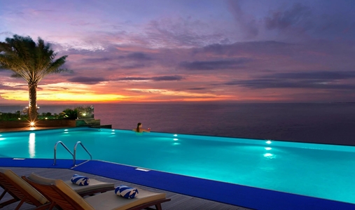 Al Habtoor Grand Resort, Autograph Collection - Infinity Pool - Book on ClassicTravel.com