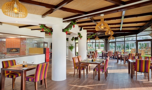 Al Habtoor Grand Resort, Autograph Collection - Lucianos Indoor Area - Book on ClassicTravel.com