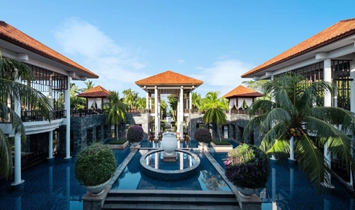 Banyan Tree Sanya - Pond - Book on ClassicTravel.com
