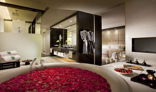 Banyan Tree Tianjin Riverside - Deluxe Riverside Retreat King - Book on ClassicTravel.com