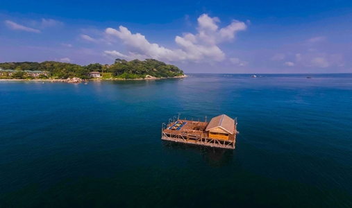 Banyan Tree Bintan - Dining Kelong - Book on ClassicTravel.com