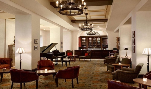 Fairmont Le Manoir Richelieu - Bar - Book on ClassicTravel.com