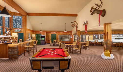 Fairmont Le Château Montebello - Bar - Book on ClassicTravel.com