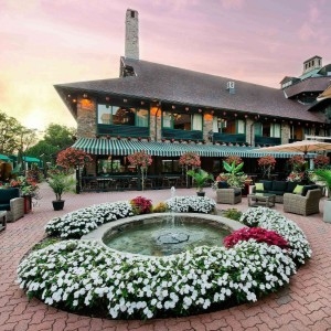 Fairmont Le Château Montebello - Courtyard - Book on ClassicTravel.com