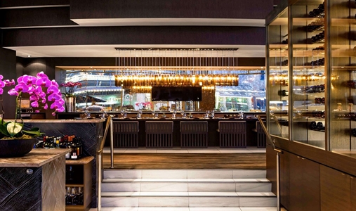 Fairmont Waterfront - Bar - Book on ClassicTravel.com