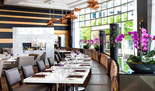 Fairmont Waterfront - Restaurant - Book on ClassicTravel.com