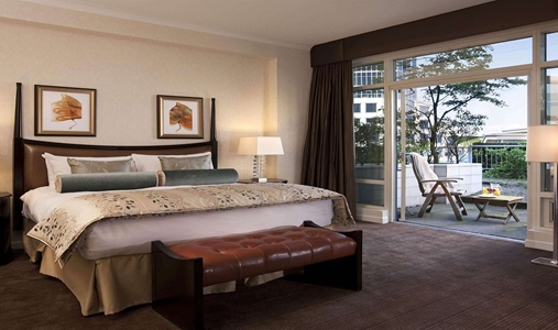 Fairmont Waterfront - Suite - Book on ClassicTravel.com