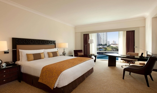 Fairmont Makati - Fairmont Room King Bed - Book on ClassicTravel.com