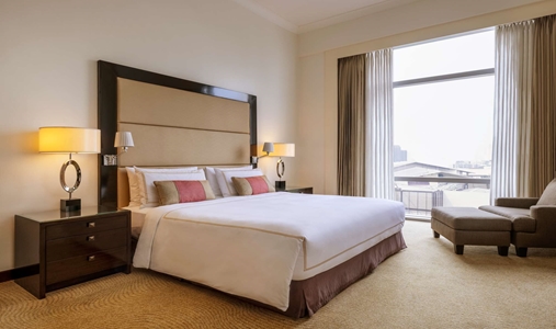 Fairmont Makati - Gold Corner Suite - Book on ClassicTravel.com