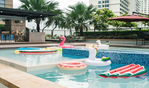 Fairmont Makati - Pool Bar - Book on ClassicTravel.com
