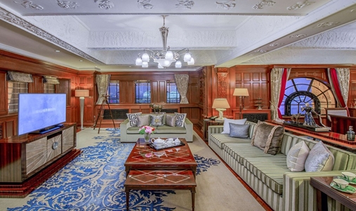 Fairmont Peace Hotel - Living Room - Book on ClassicTravel.com
