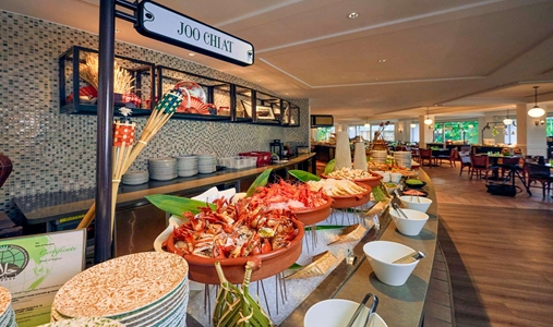 Fairmont Singapore - Asian Market Cafe - Book on ClassicTravel.com