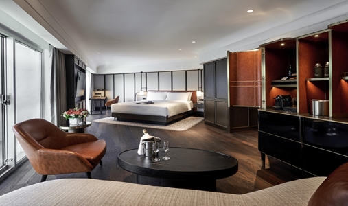Fairmont Singapore - Signature Gold Suite - Book on ClassicTravel.com