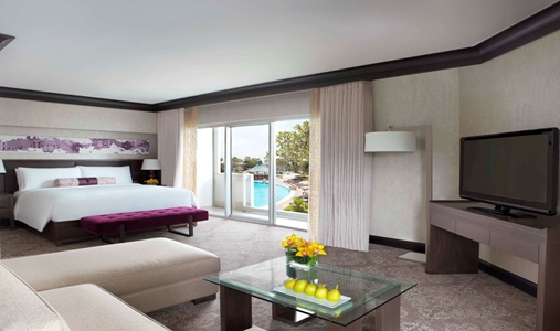 Fairmont Singapore - Signature Suite - Book on ClassicTravel.com