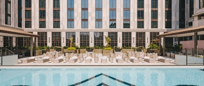 Fairmont Mumbai - Pool - Book on ClassicTravel.com