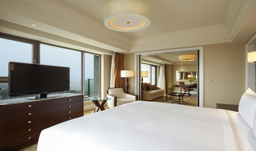 Fairmont Yangcheng Lake - One Bedroom Suite - Book on ClassicTravel.com