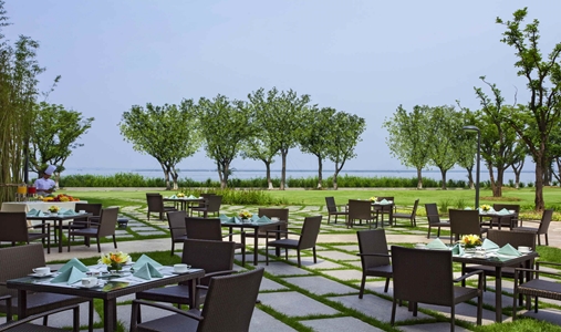 Fairmont Yangcheng Lake - Terrace - Book on ClassicTravel.com