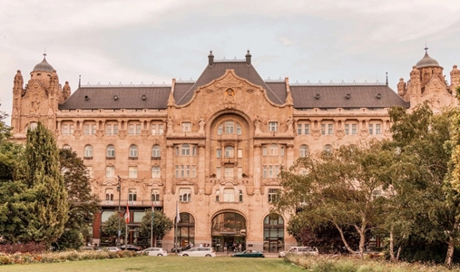 Four Seasons Gresham Palace - Facade - Book on ClassicTravel.com