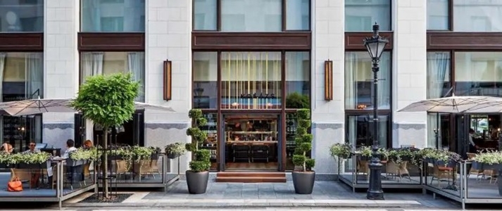 Four Seasons Gresham Palace - Koll ZS exterior - Book on ClassicTravel.com