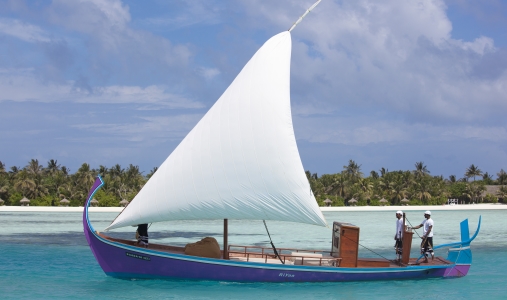 classictravel.com-Anantara Dhigu Resort & Spa-Riyaa Dhoni sailing in the lagoon