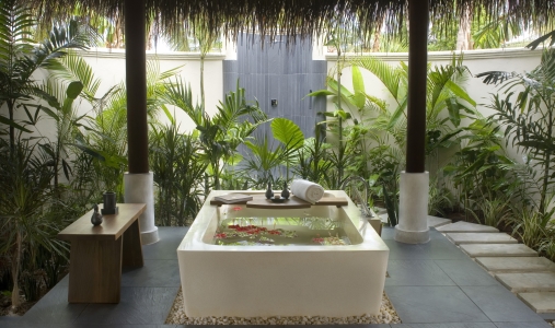classictravel.com-Anantara Dhigu Resort & Spa-Sunset Beach Villa bathroom