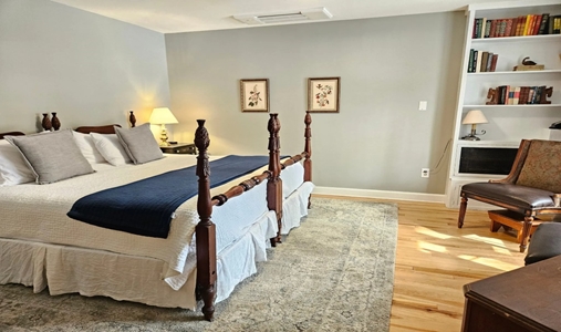 The Manor on Van Horn Estate - Warwick - Book on ClassicTravel.com