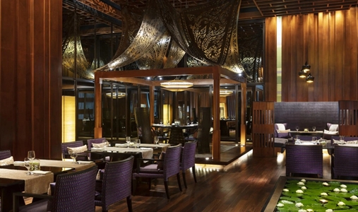 Siam Kempinski Hotel Bangkok - Sra Bua - Book on ClassicTravel.com