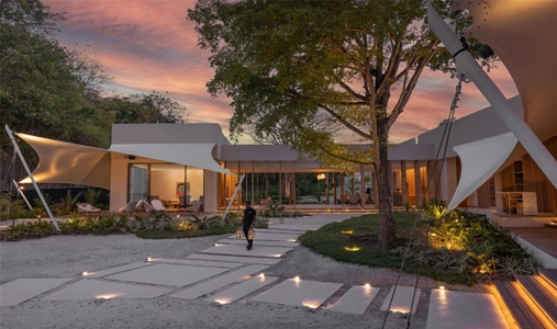 Silversands Beach House - Back of Property - Book on ClassicTravel.com