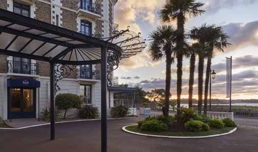 Grand Hotel Barrier - Entrance - Book on ClassicTravel.com