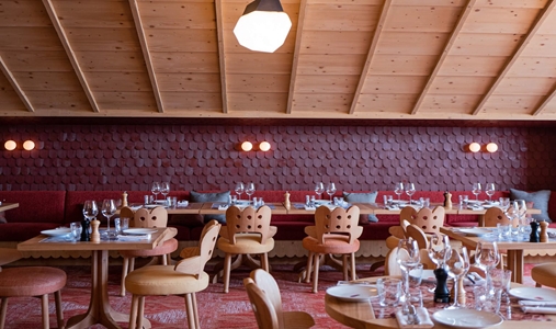 Le Coucou Meribel - Bee Bar - Book on ClassicTravel.com