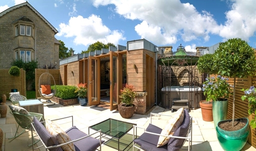 Homewood - Waterlily Hot Tub Suite