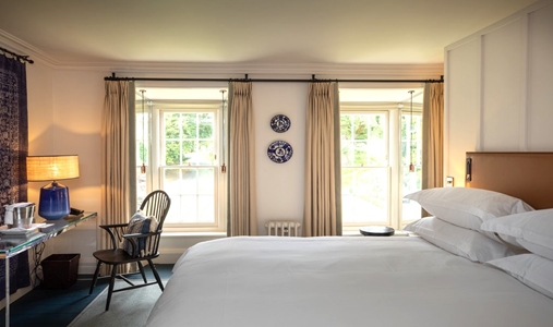 Grove of Narberth - Blue Superior Room