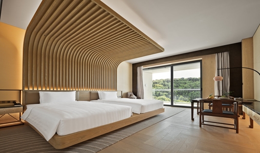 Lakeview Hotel Yulongwan Kunming - Deluxe Lake View Twin Room - Book on ClassicTravel.com