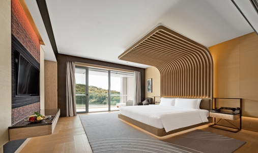 Lakeview Hotel Yulongwan Kunming - Luxury Lake View Suite - Book on ClassicTravel.com