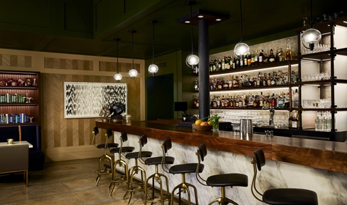 The Grady - Wild Swann Bar - Book on ClassicTravel.com