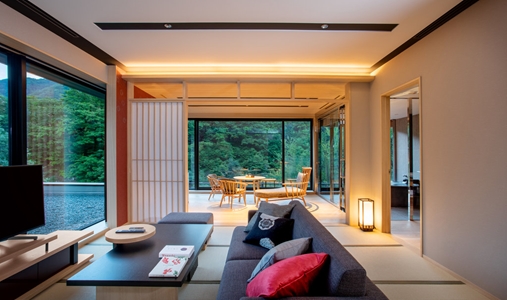 Chalet Ivy Jozankei - Deluxe Corner Suite Living Room - Book on ClassicTravel.com