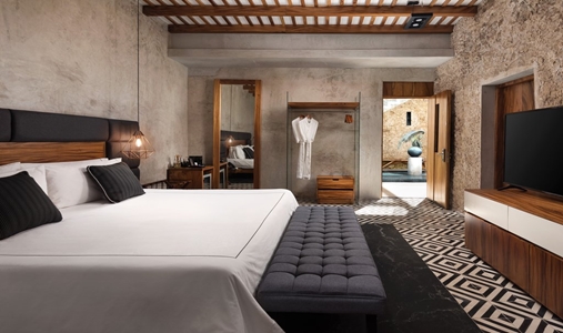 Diez Diez Collection - Deluxe Room View - Book on ClassicTravel.com