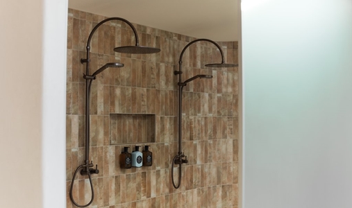 Chalets at Blackheath - Studio Chalet Bathroom - Book on ClassicTravel.com
