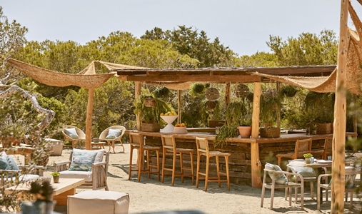 Teranka - Garden Bar - Book on ClassicTravel.com
