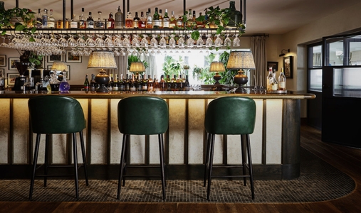 The Gallivant - Bar - Book on ClassicTravel.com