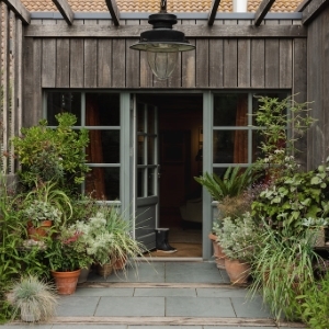 The Gallivant - Entrance - Book on ClassicTravel.com