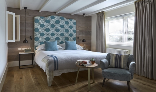The Gallivant - Large Hampton - Book on ClassicTravel.com