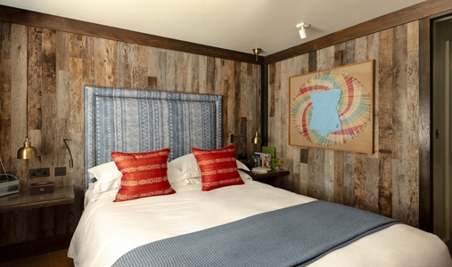 The Gallivant - Snug Cabin - Book on ClassicTravel.com