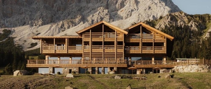 Eriro - Facade - Book on ClassicTravel.com
