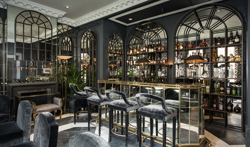 The Franklin - Bar - Book on ClassicTravel.com